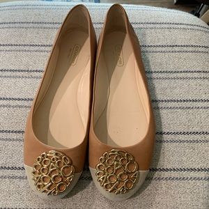 Coach NWOT Adorable Neutral Flats size 8